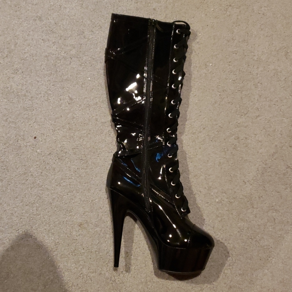 Lace up platform boot w inner pocket